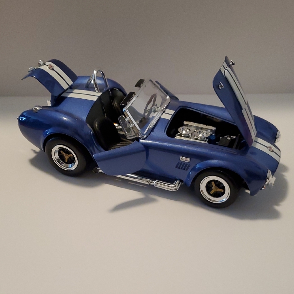 SHELBY COBRA 427S/C Scale 1/18